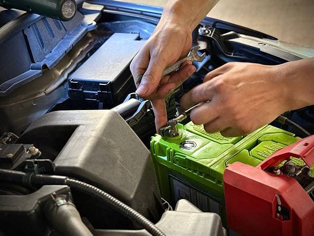 Car Battery Replacement Dubai – Fast Mobile Battery Service 24/7